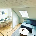 Modern For 6 In Center אולבורג