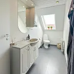 Modern For 6 In Center *