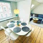 Modern For 6 In Center אולבורג