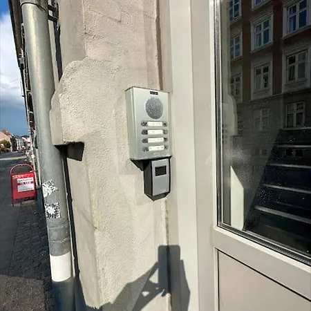 Modern For 6 In Center