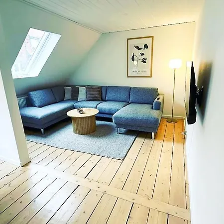 Modern For 6 In Center