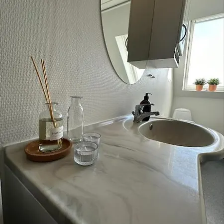 Modern For 6 In Center