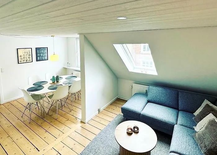 Modern For 6 In Center Ålborg