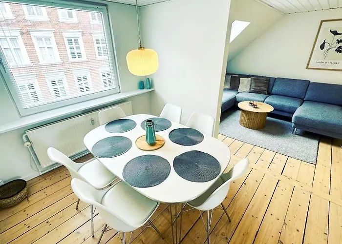 Modern For 6 In Center Ålborg