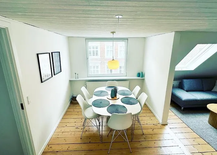 Modern For 6 In Center * Ålborg