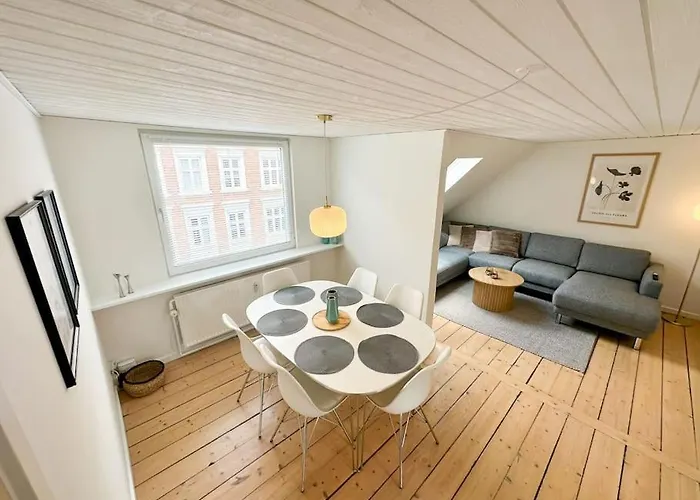 Modern For 6 In Center Lägenhet Ålborg